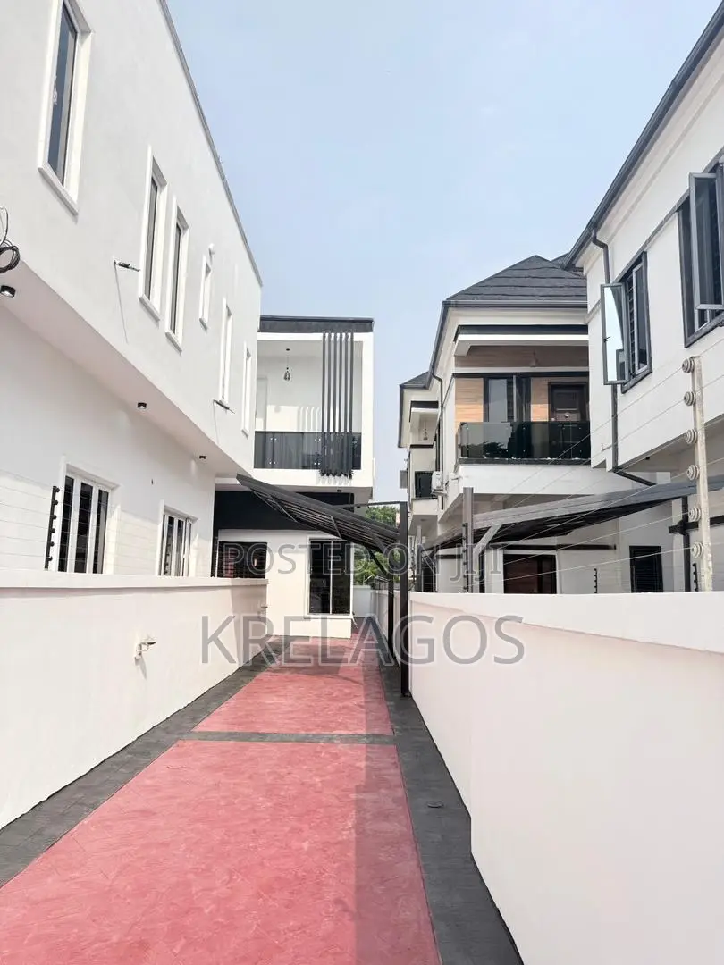 4bdrm Duplex in Ikota for sale in Ikota