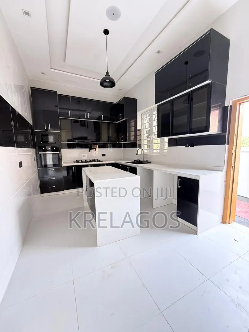 4bdrm Duplex in Ikota for sale in Ikota