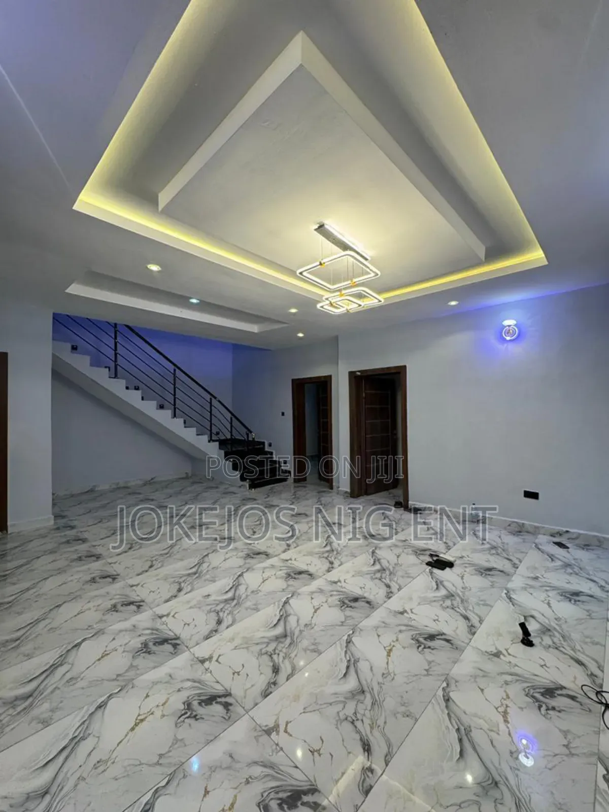 4bdrm Duplex in Orchid Road, Lafiaji for sale in Lafiaji