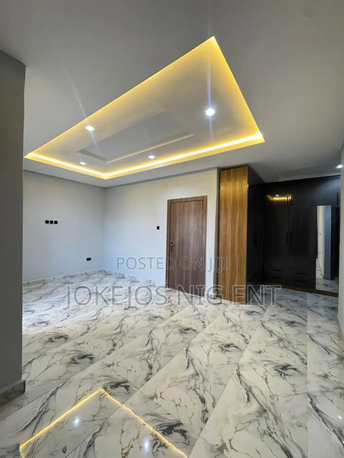 4bdrm Duplex in Orchid Road, Lafiaji for sale in Lafiaji