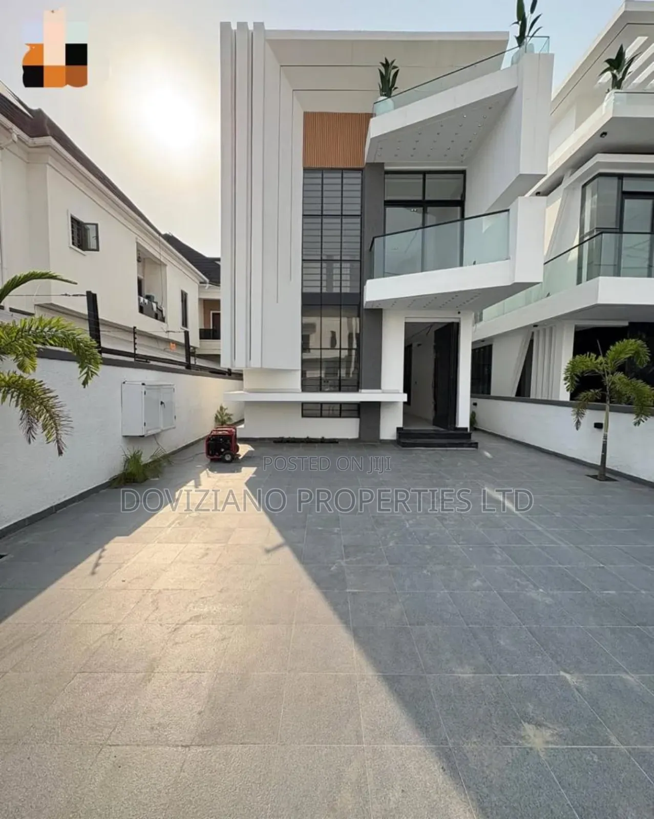 5bdrm Duplex in Chevron for sale in Chevron