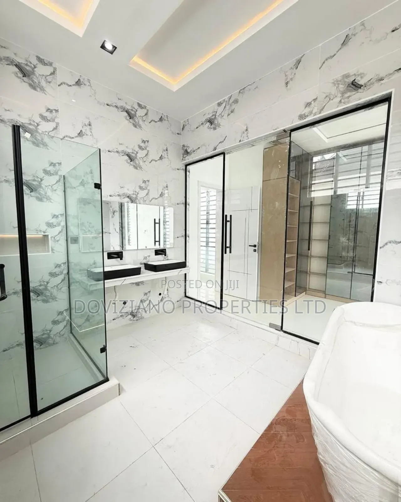 5bdrm Duplex in Chevron for sale in Chevron