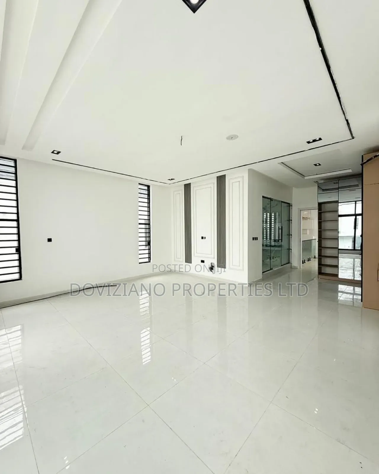5bdrm Duplex in Chevron for sale in Chevron