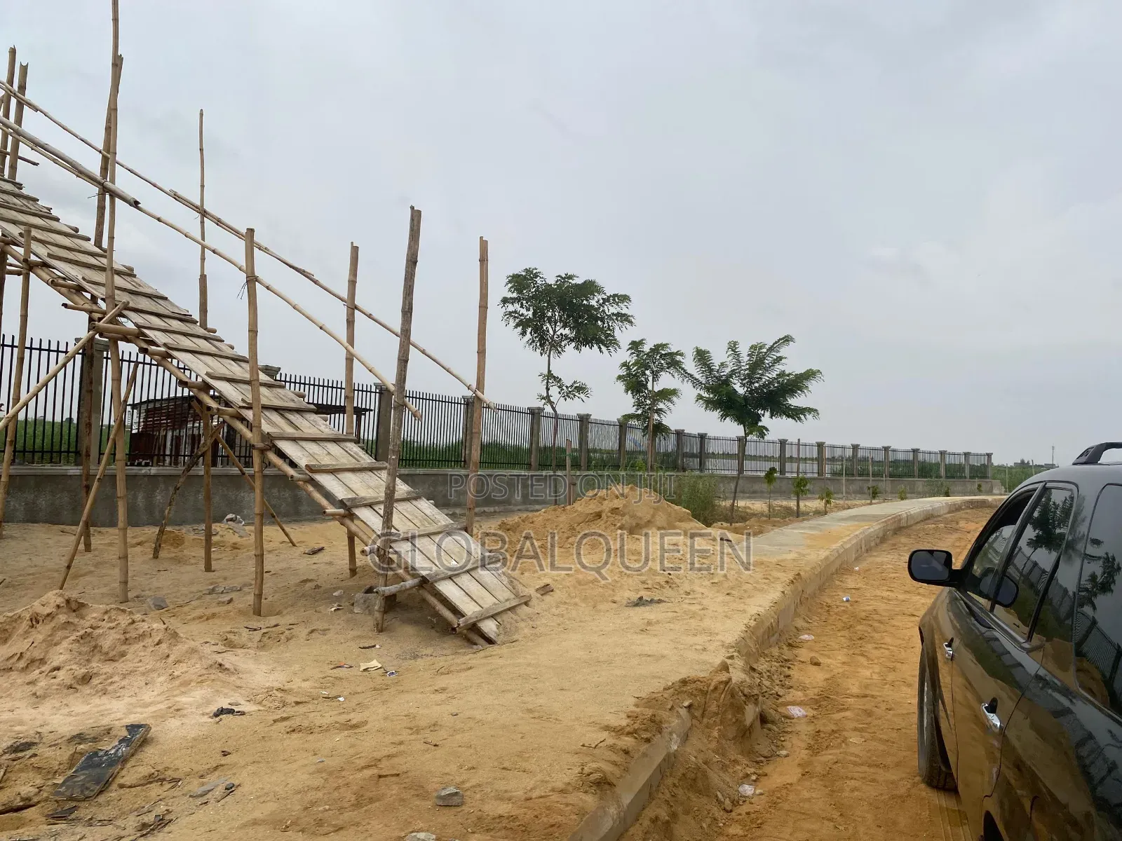 Commercial and Residential Serviced Luxury Estate for Sale in Chevron
