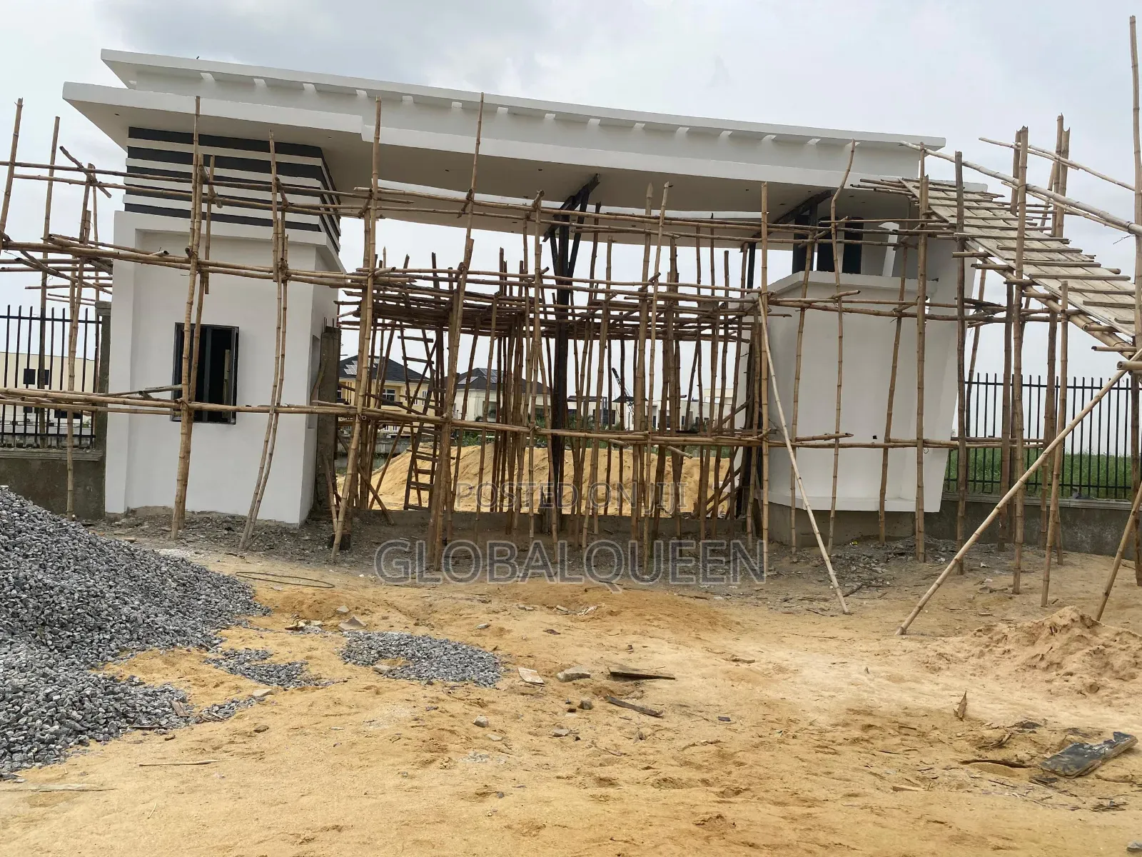 Commercial and Residential Serviced Luxury Estate for Sale in Chevron