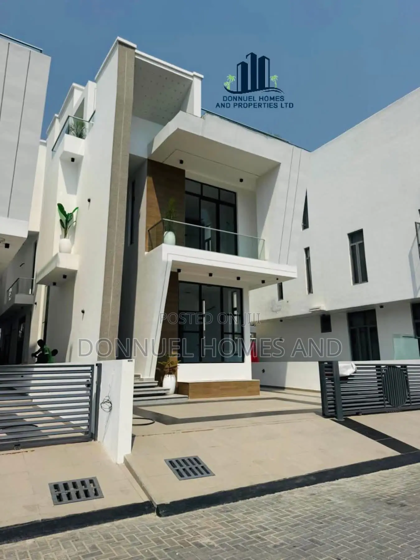 5bdrm Duplex in Osapa london for sale in Osapa london