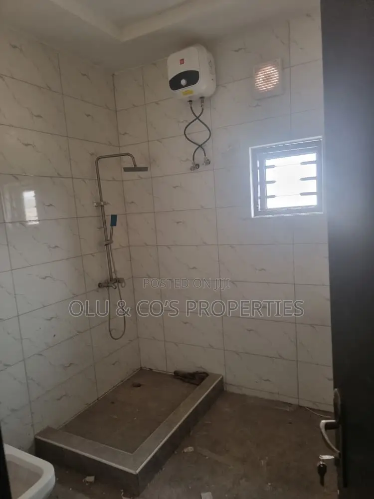 4bdrm Duplex in An Estate, Lugbe District for rent in Lugbe District