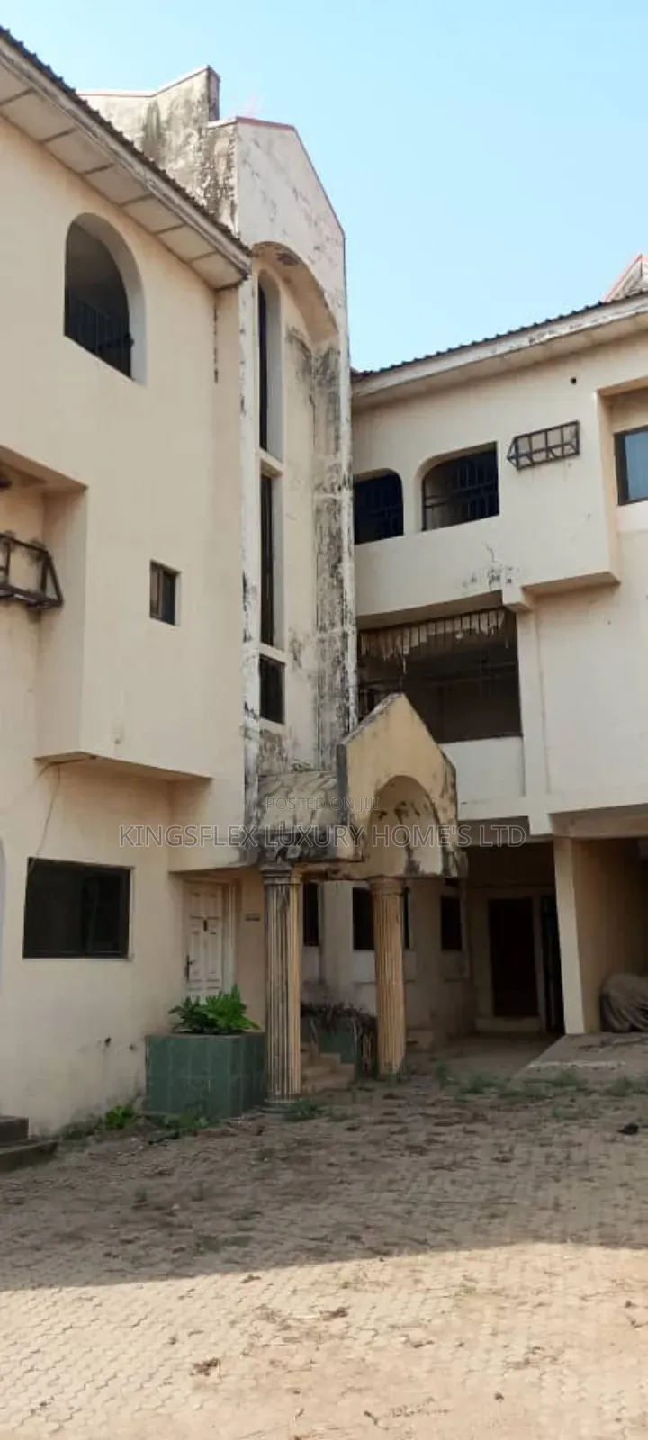 20bdrm House in Mararaba for sale in Mararaba