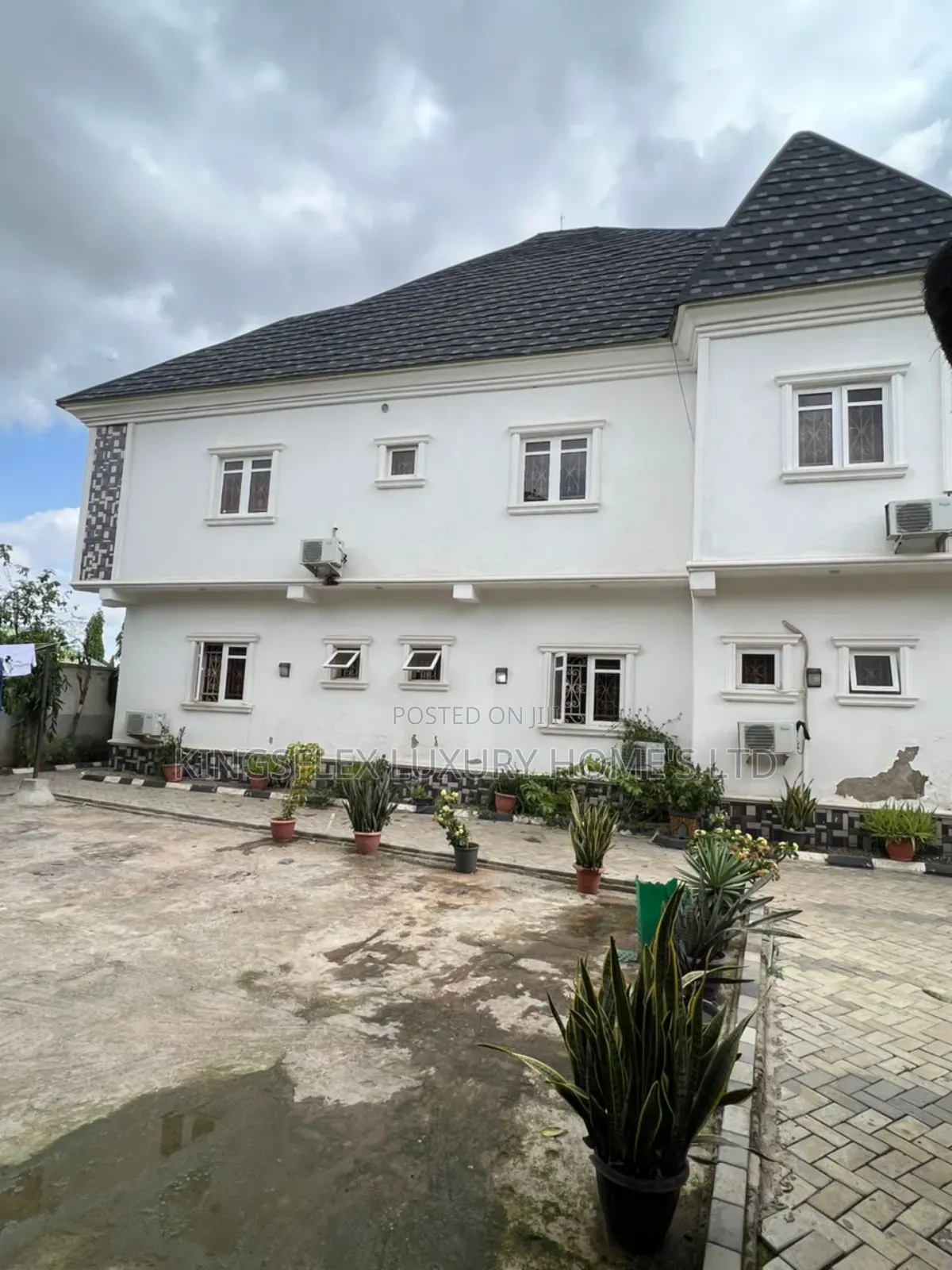 4bdrm Duplex in Mararaba for sale in Mararaba