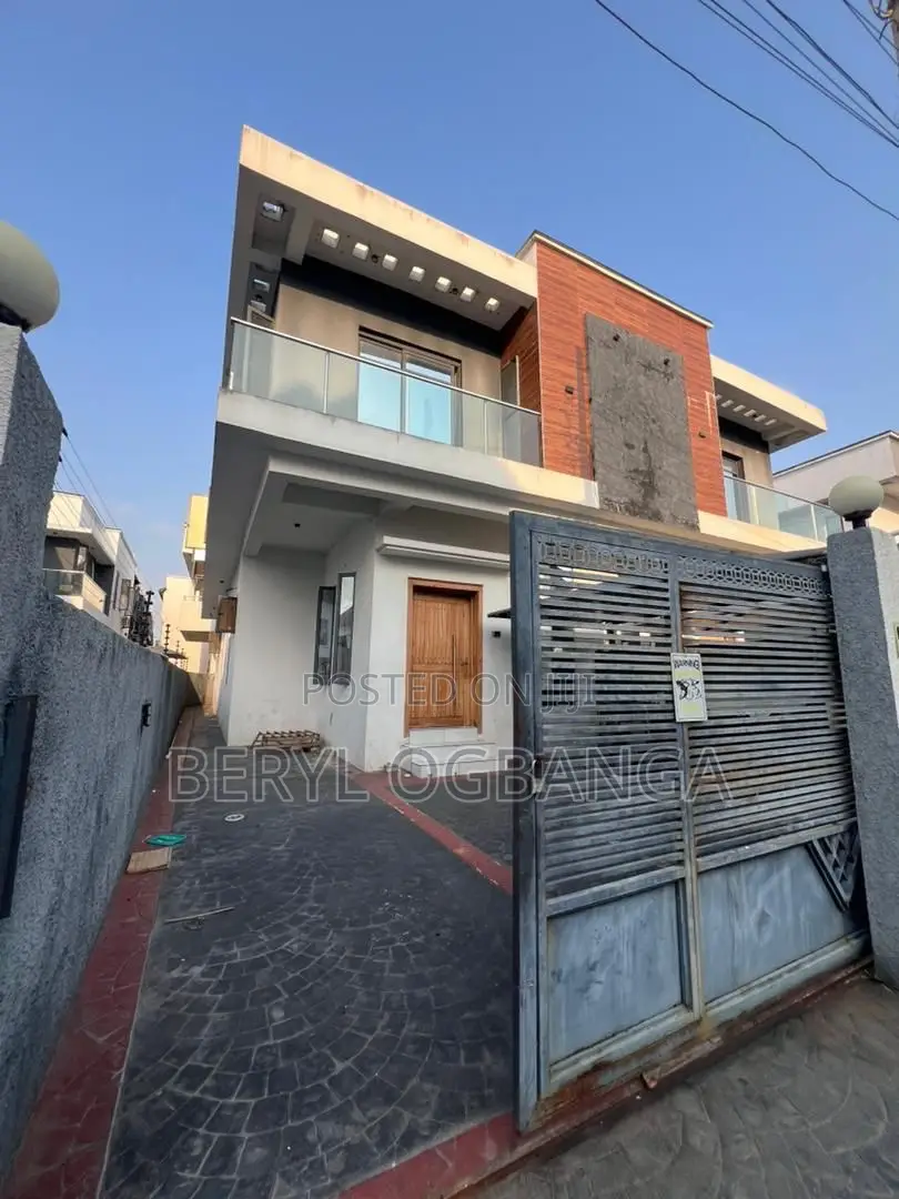 4bdrm Duplex in Lekki Phase 2 for rent in Lekki Phase 2