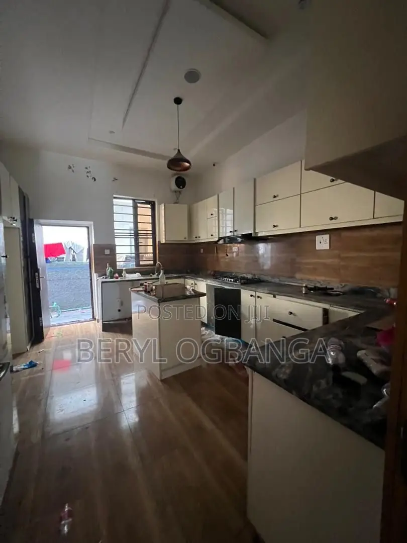 4bdrm Duplex in Lekki Phase 2 for rent in Lekki Phase 2