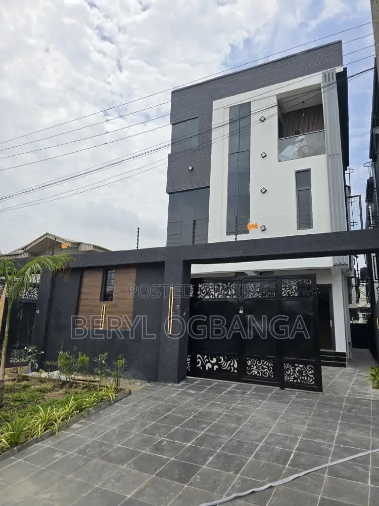 5bdrm Duplex in Ologolo for sale in Ologolo