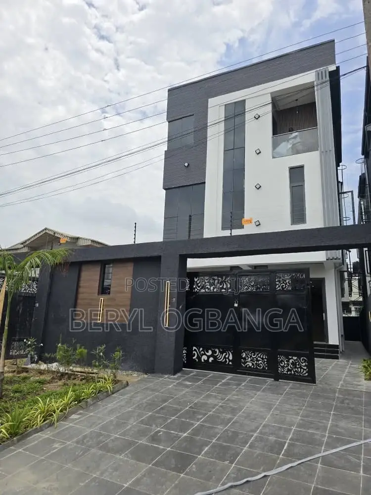 5bdrm Duplex in Ologolo for sale in Ologolo
