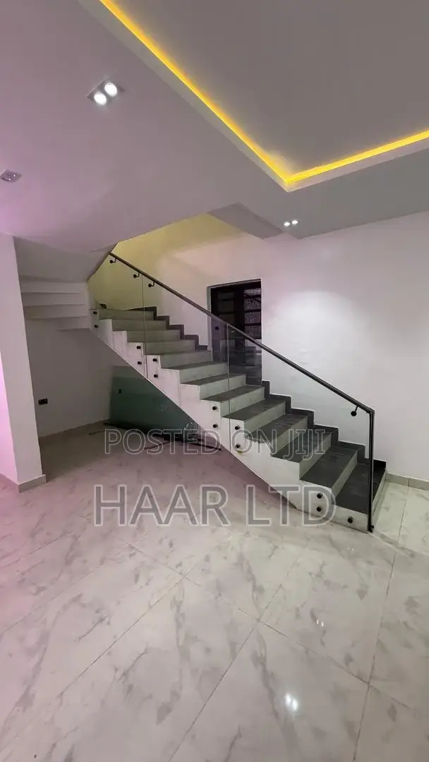 5bdrm Duplex in Ologolo for sale in Ologolo