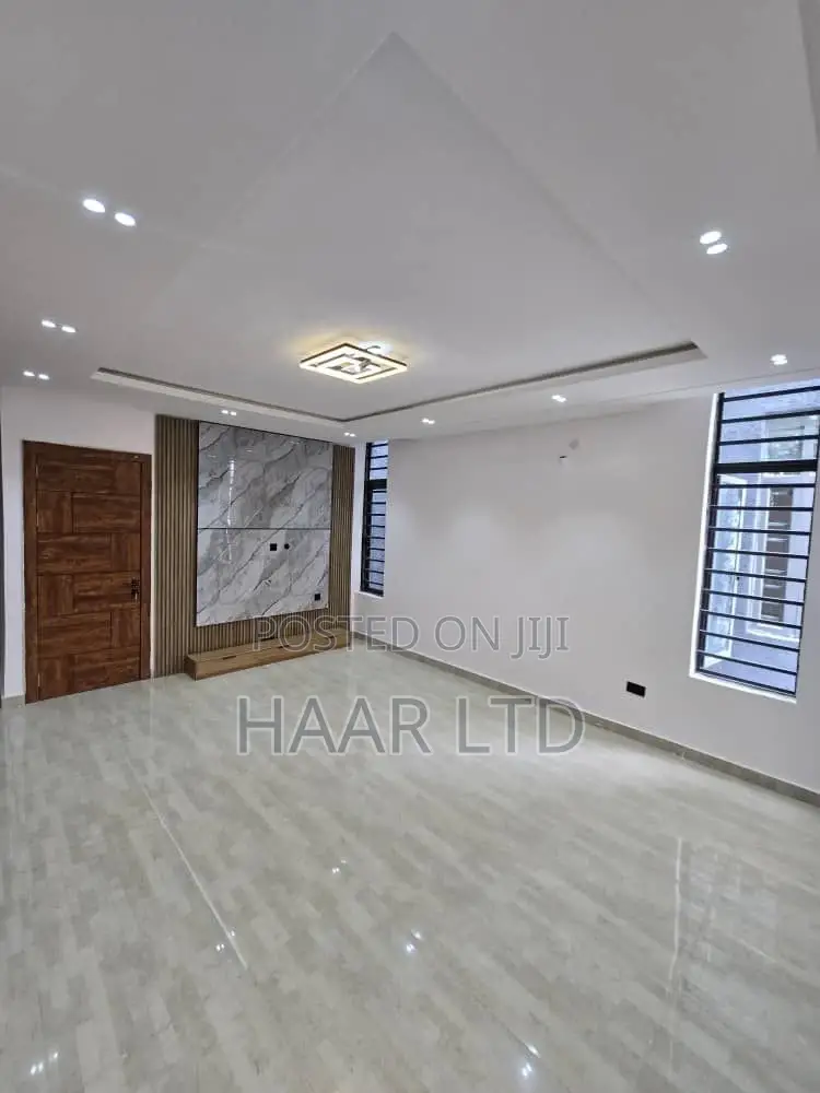 5bdrm Duplex in Ologolo for sale in Ologolo