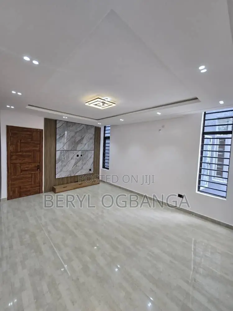 5bdrm Duplex in Ologolo for sale in Ologolo
