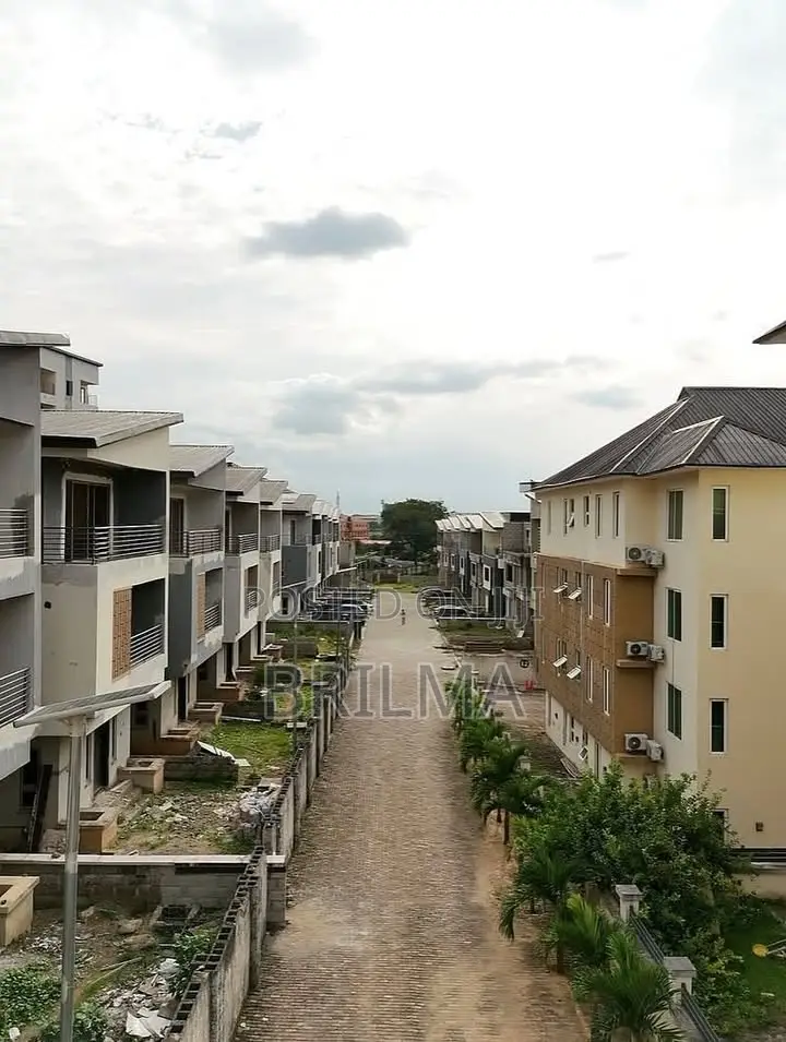 4bdrm Duplex in Mabushi for sale in Mabushi
