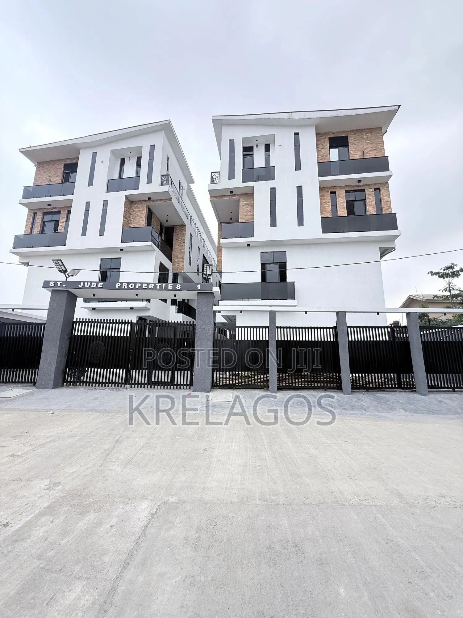 4bdrm Duplex in Chevron Toll Gate for sale in Chevron