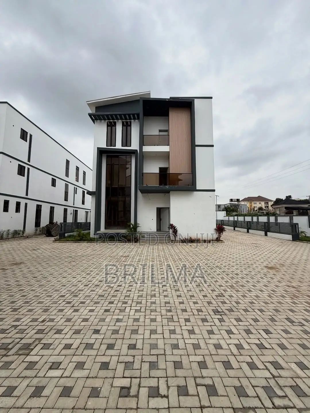 6bdrm Duplex in Mabushi for sale in Mabushi