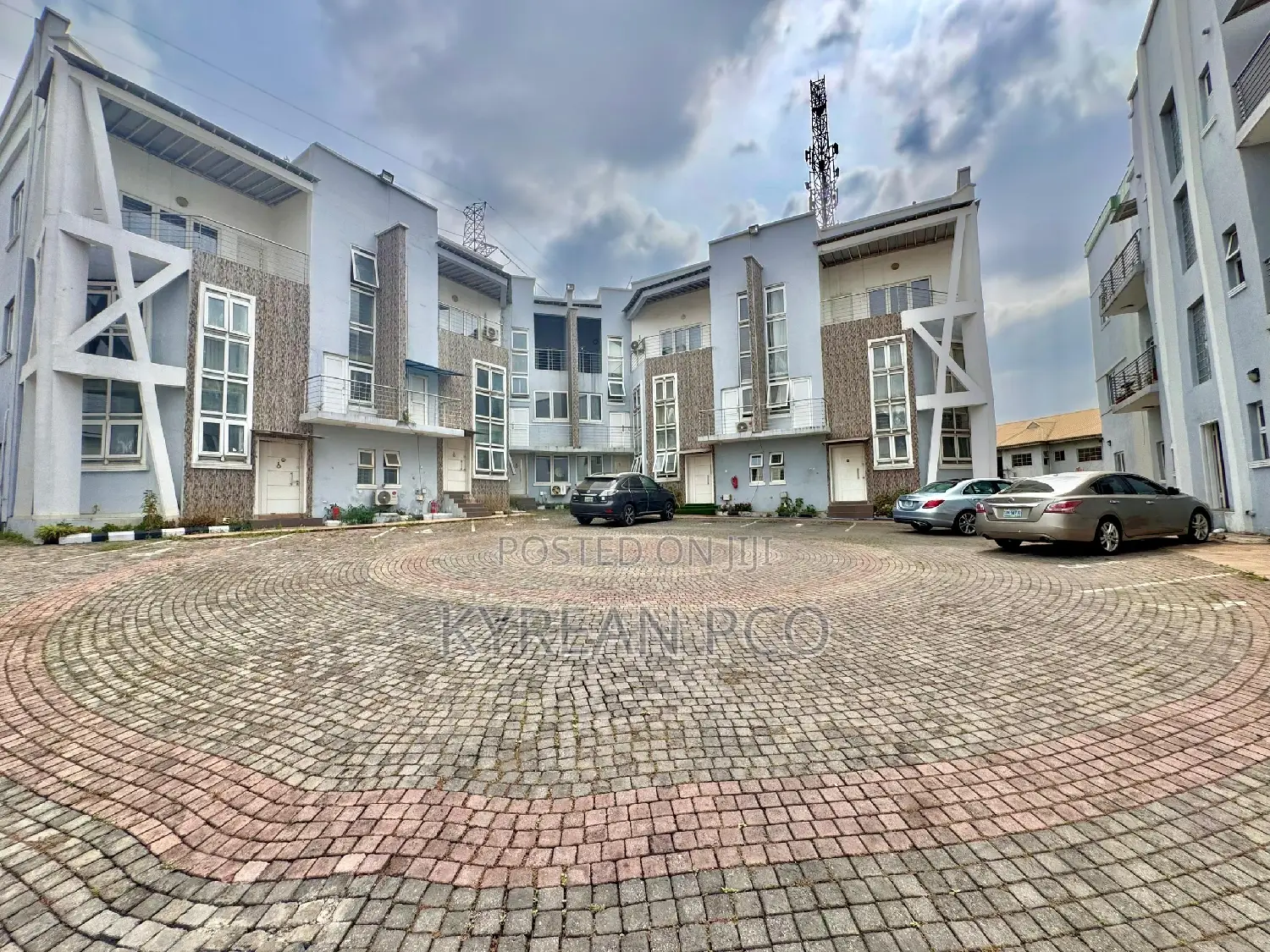 3bdrm Block of Flats in GRA Phase 1 for sale in GRA Phase 1