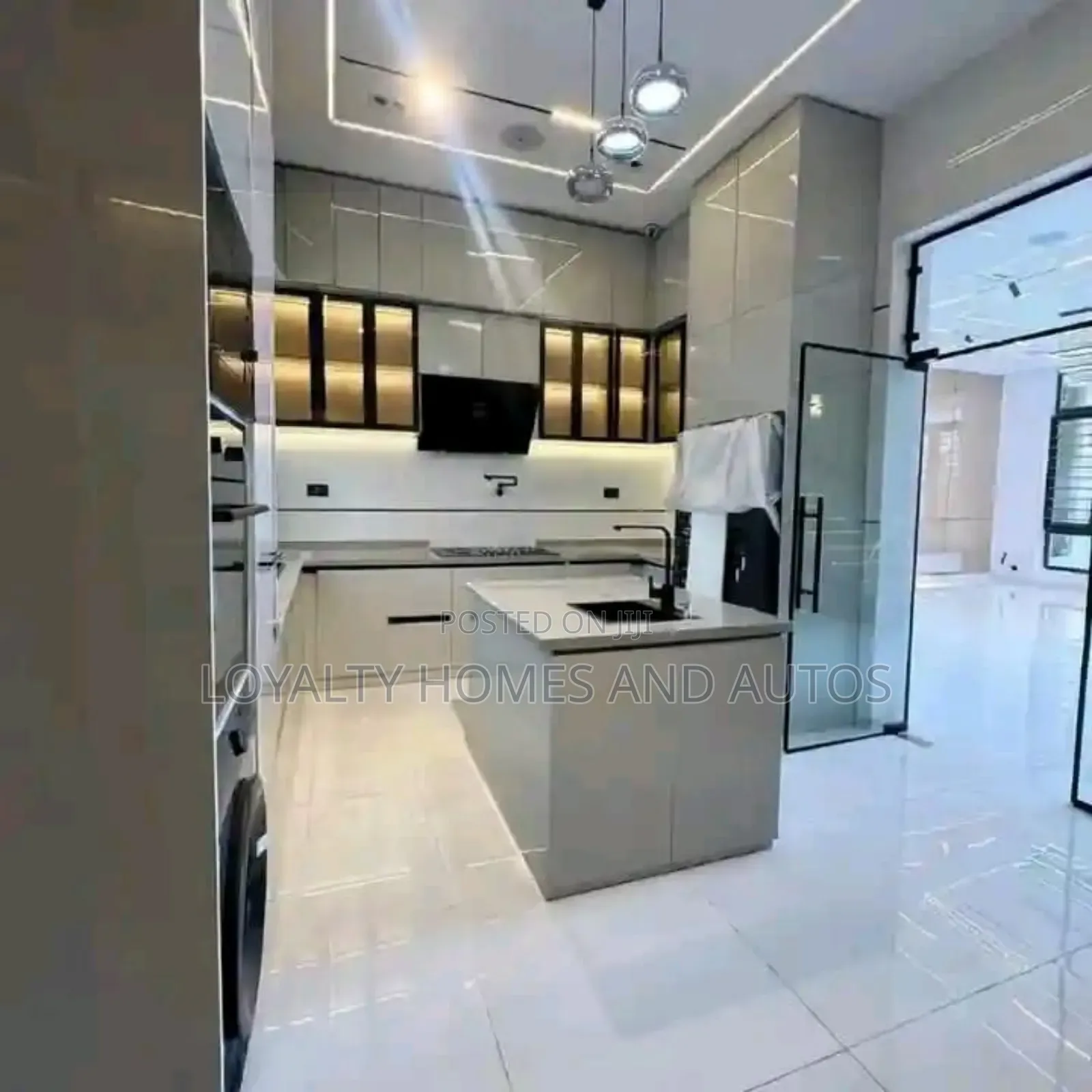 5bdrm Duplex in Lekki Phase 1 for sale in Lekki Phase 1
