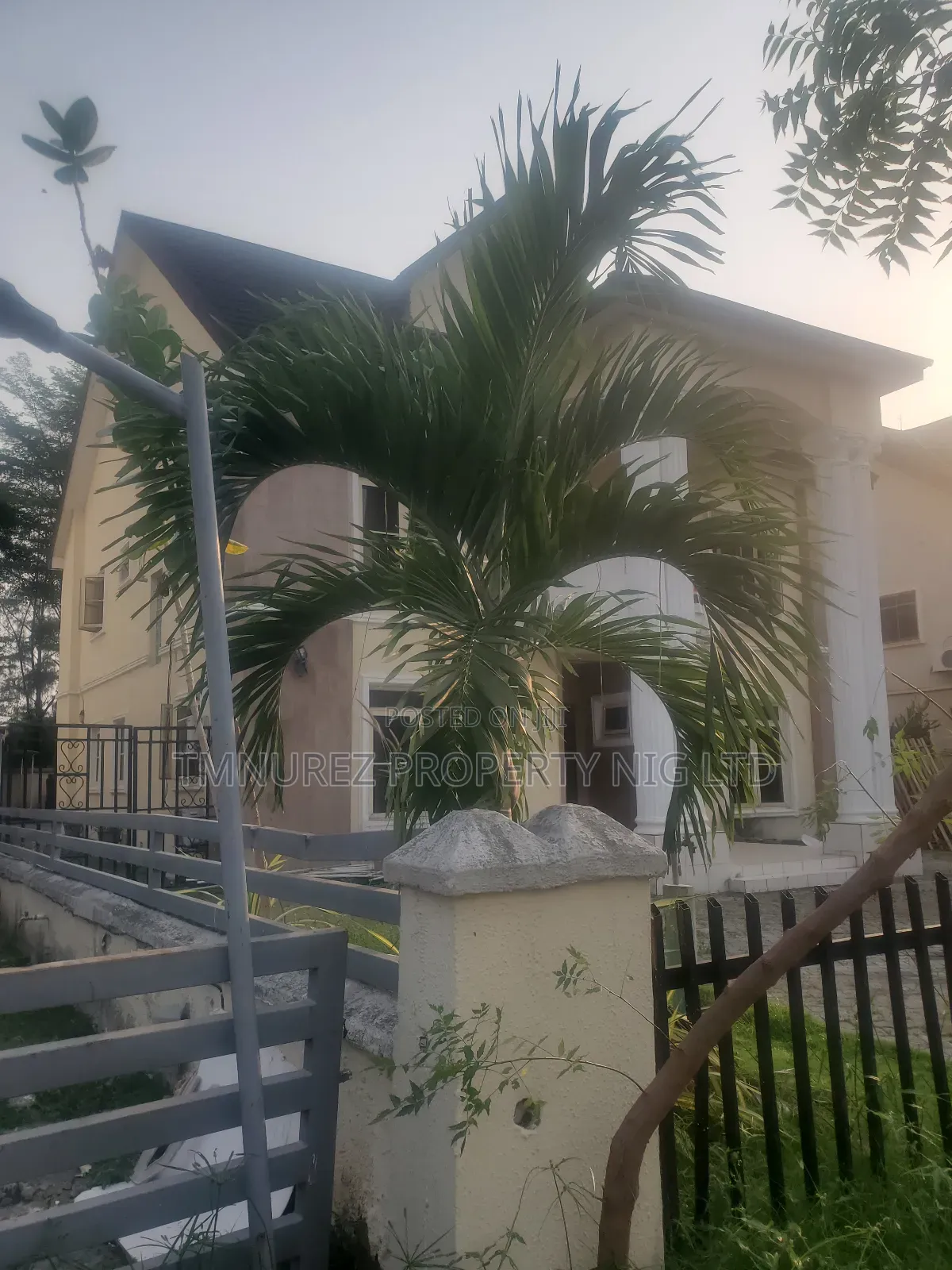 5bdrm Duplex in Chevron for sale in Chevron