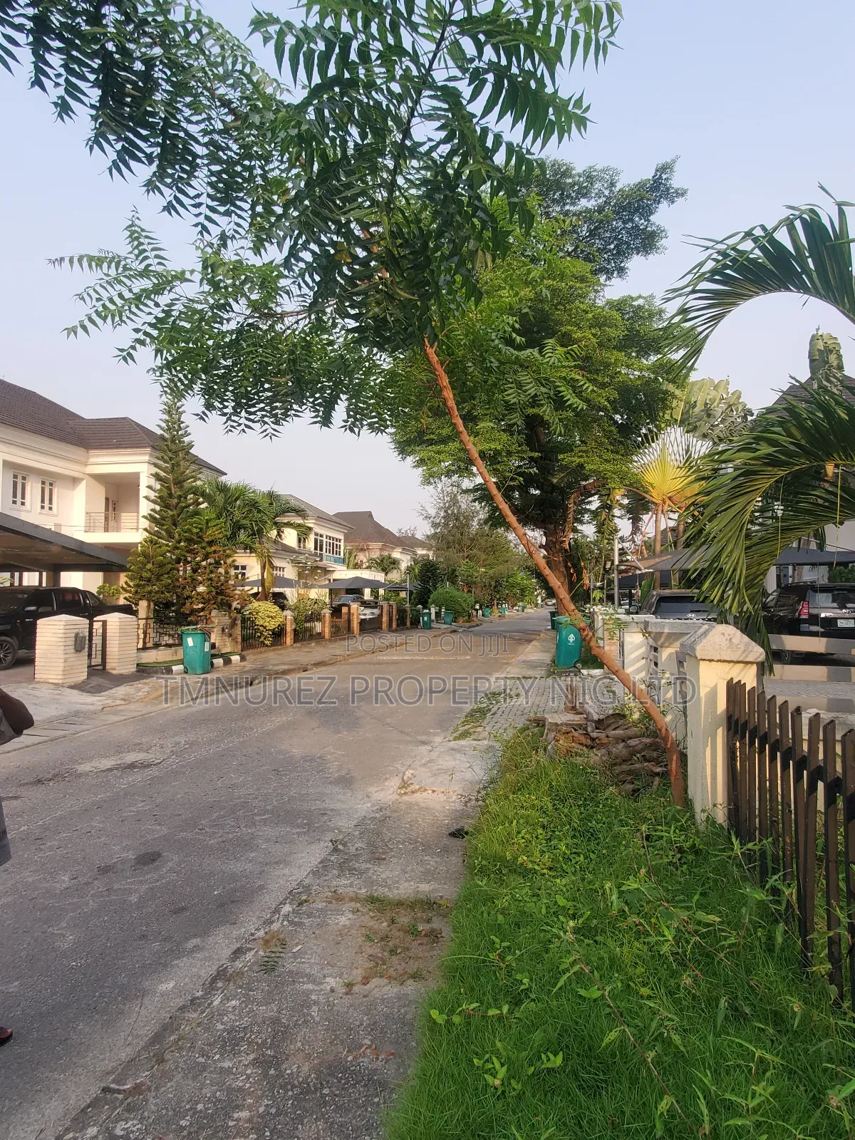 5bdrm Duplex in Chevron for sale in Chevron