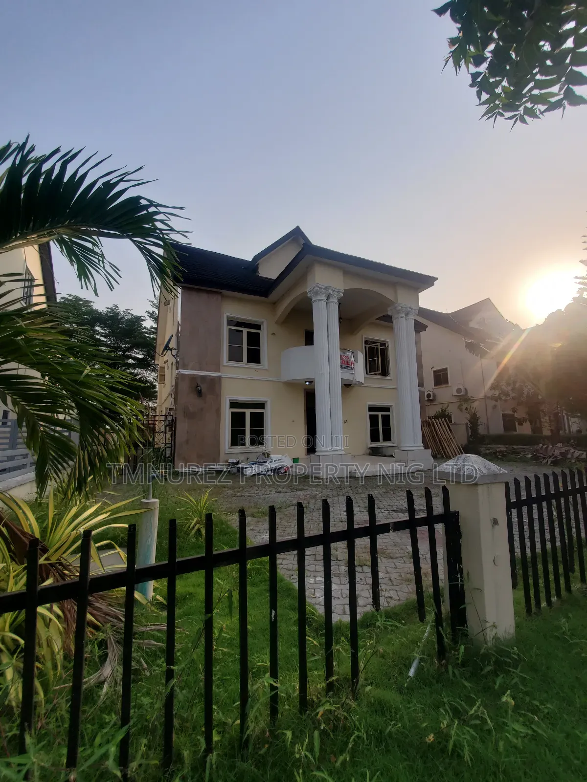 5bdrm Duplex in Chevron for sale in Chevron