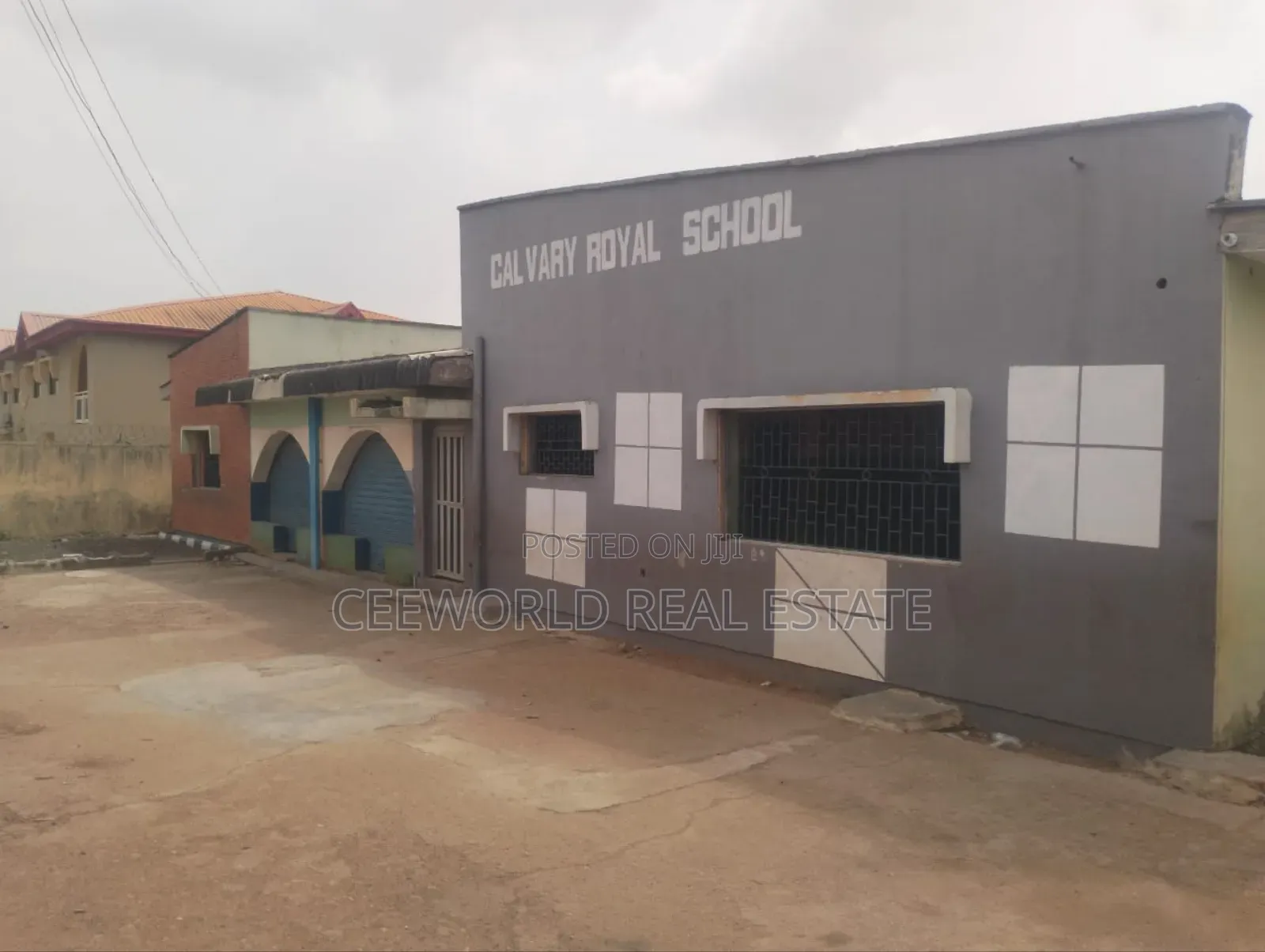 For Lease Old Bungalow Self Compound at Olapade Agoro, Oluyole State in Oluyole Estate