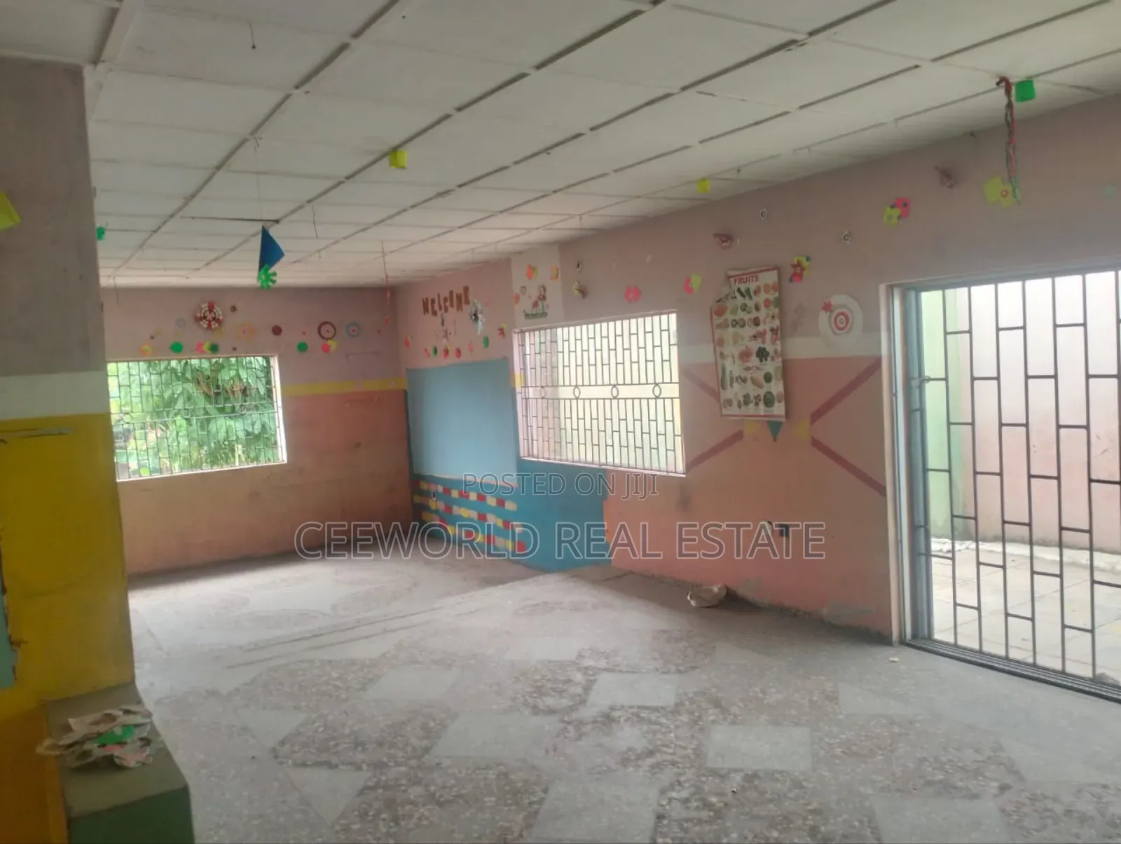 For Lease Old Bungalow Self Compound at Olapade Agoro, Oluyole State in Oluyole Estate