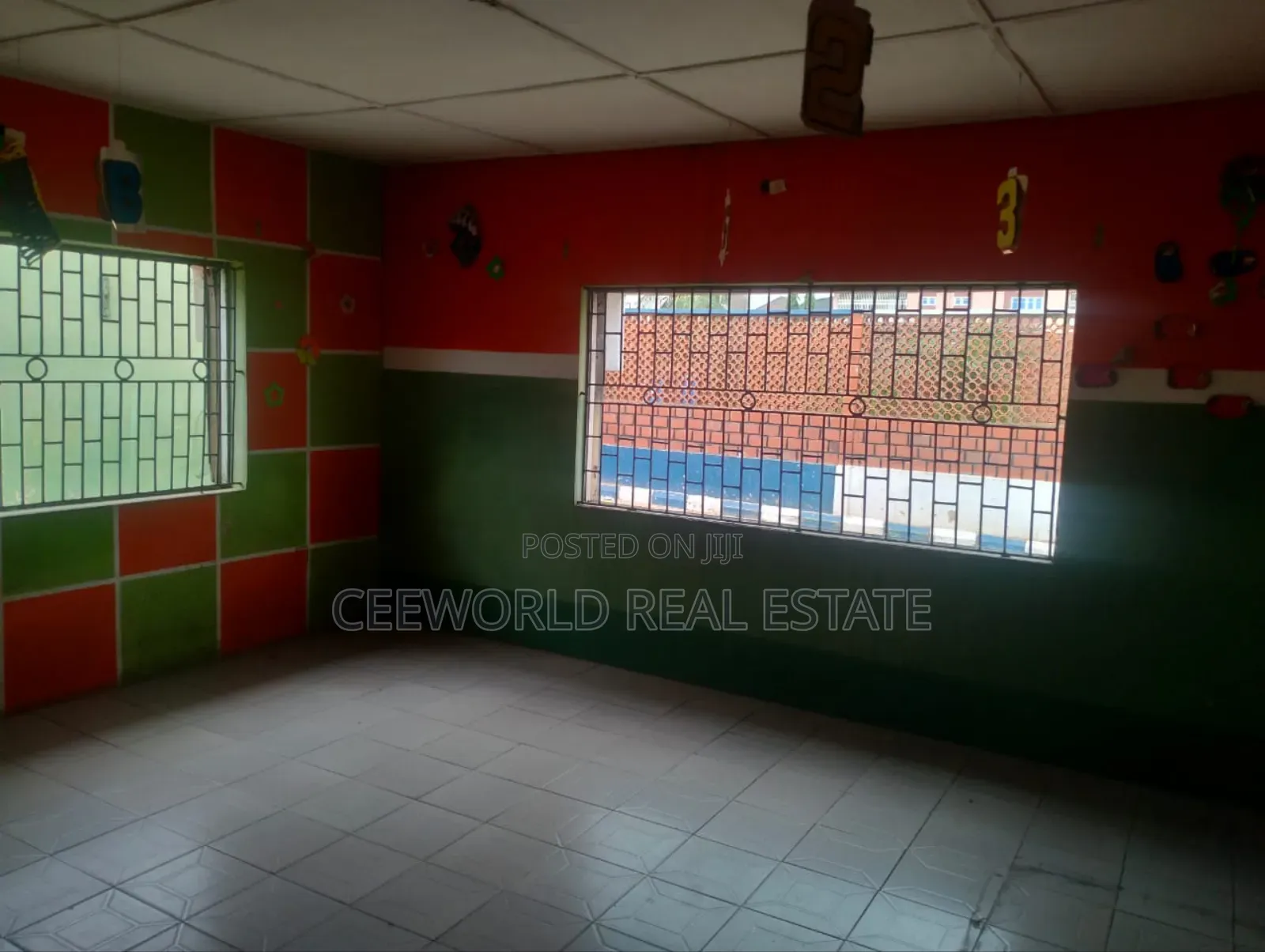 For Lease Old Bungalow Self Compound at Olapade Agoro, Oluyole State in Oluyole Estate