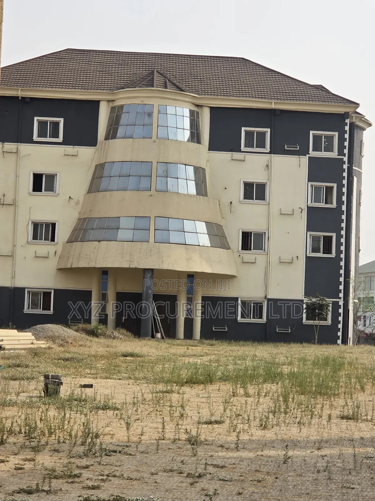 Massive Building With Ample Parking in Jabi by Tarred Road in Jabi
