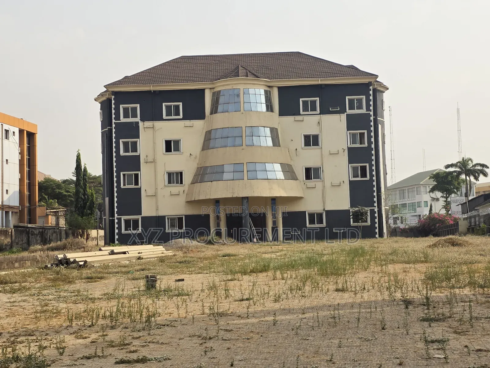 Massive Building With Ample Parking in Jabi by Tarred Road in Jabi