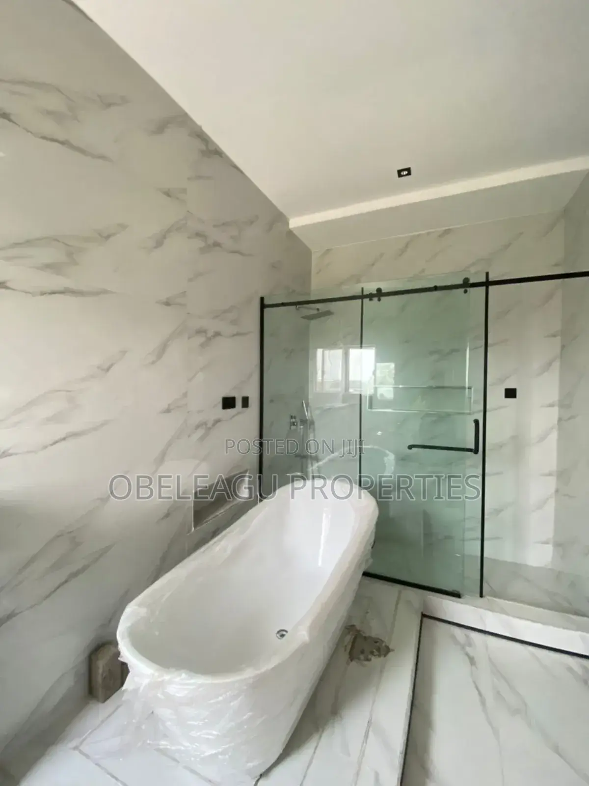 5bdrm Townhouse/Terrace in Divine, Amuwo-Odofin for sale in Amuwo-Odofin