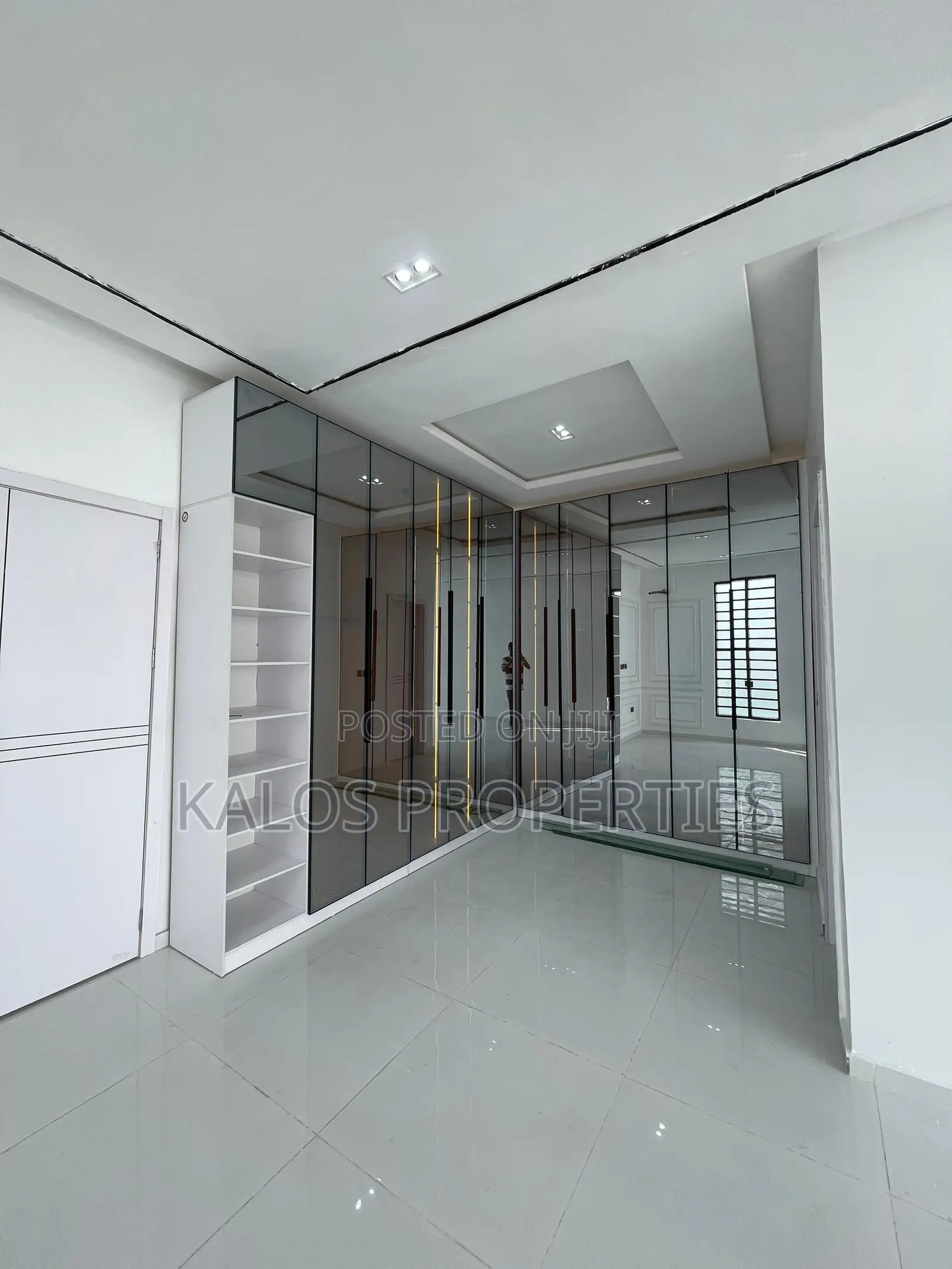 5bdrm Duplex in Chevron Toll Gate for sale in Lekki Phase 2