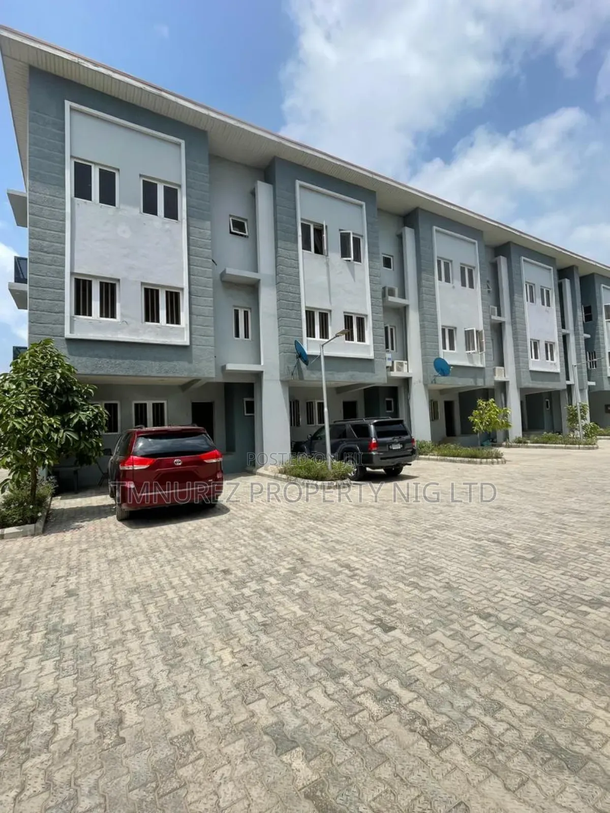 4bdrm Duplex in Chevron for rent in Chevron