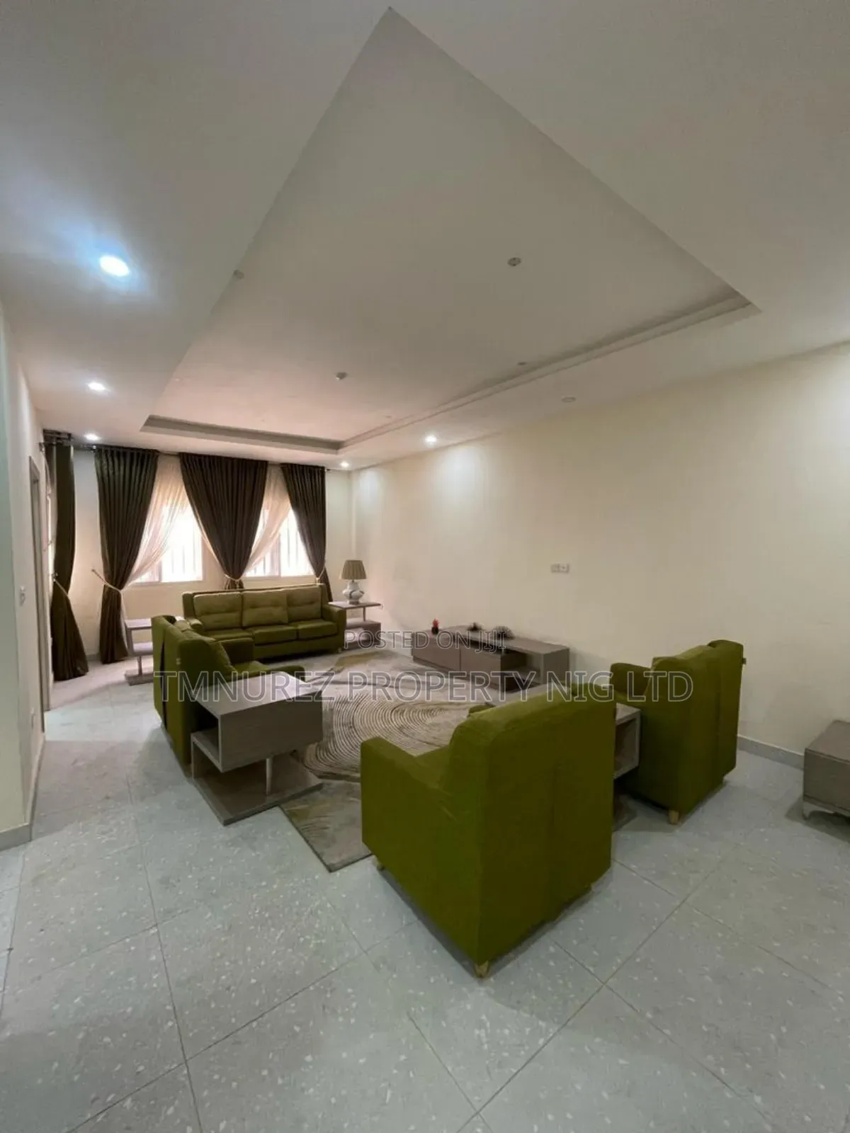 4bdrm Duplex in Chevron for rent in Chevron