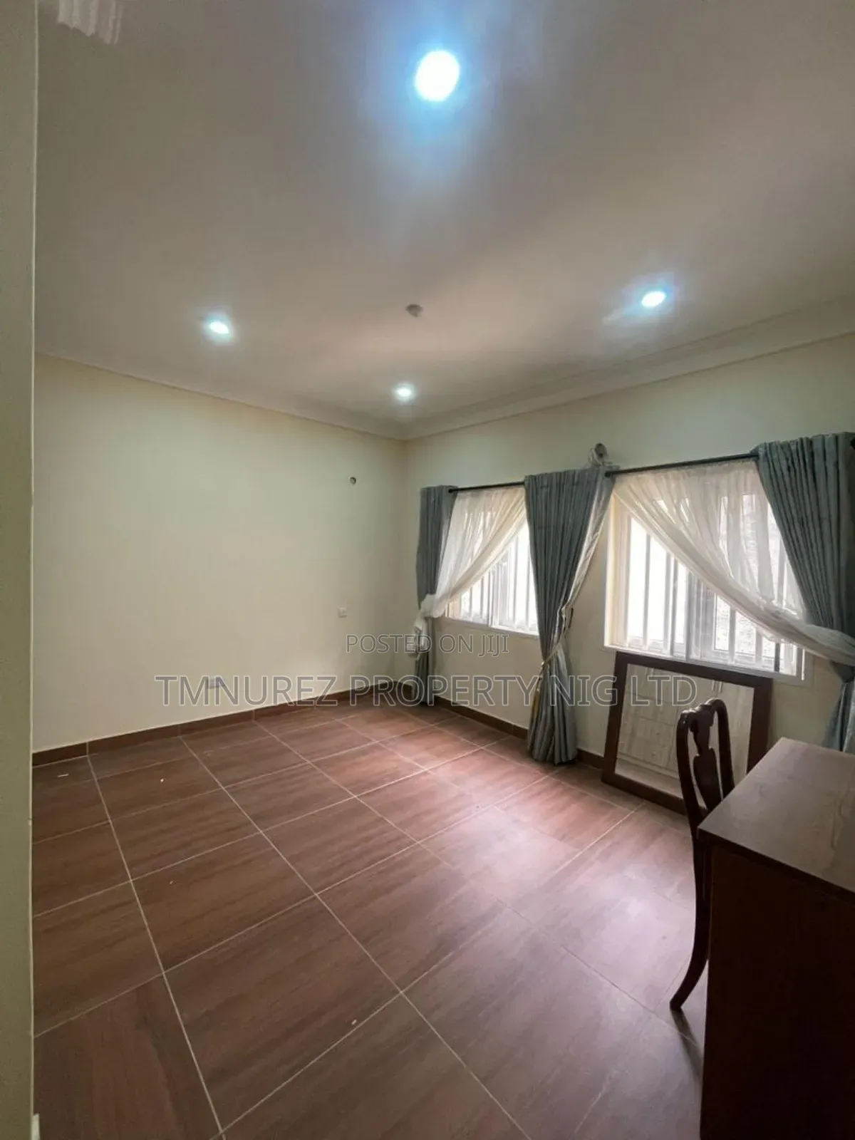 4bdrm Duplex in Chevron for rent in Chevron