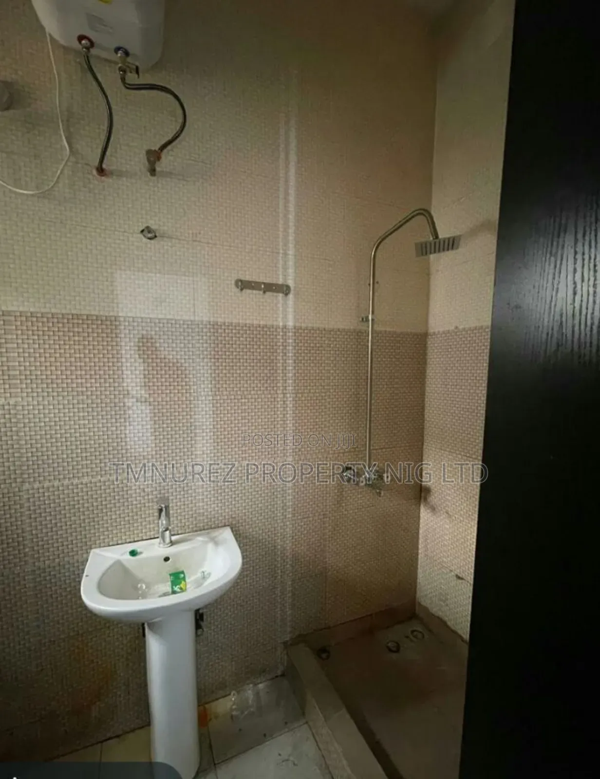 3bdrm Apartment in Agungi for rent in Agungi
