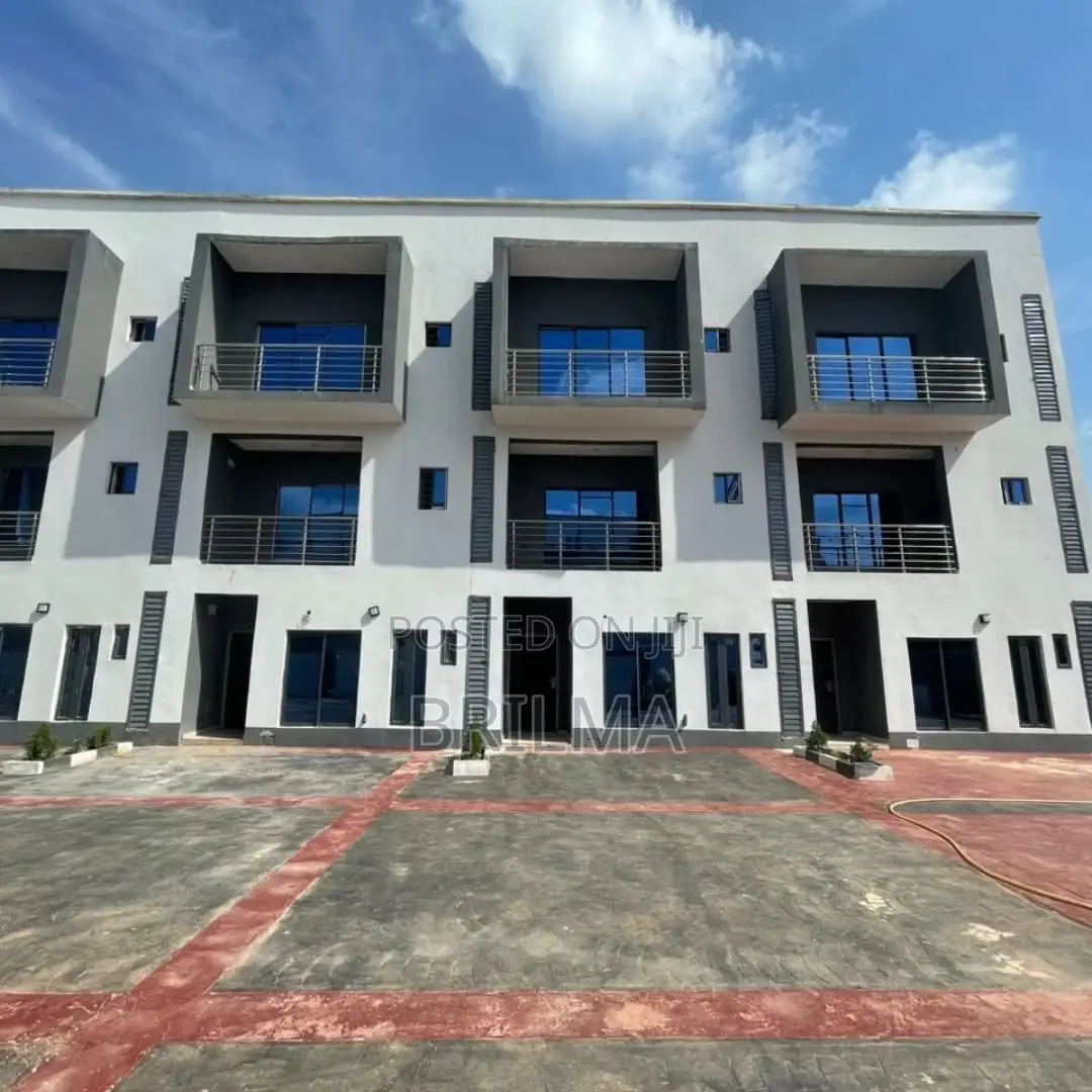 4bdrm Duplex in Gaduwa for sale in Gaduwa