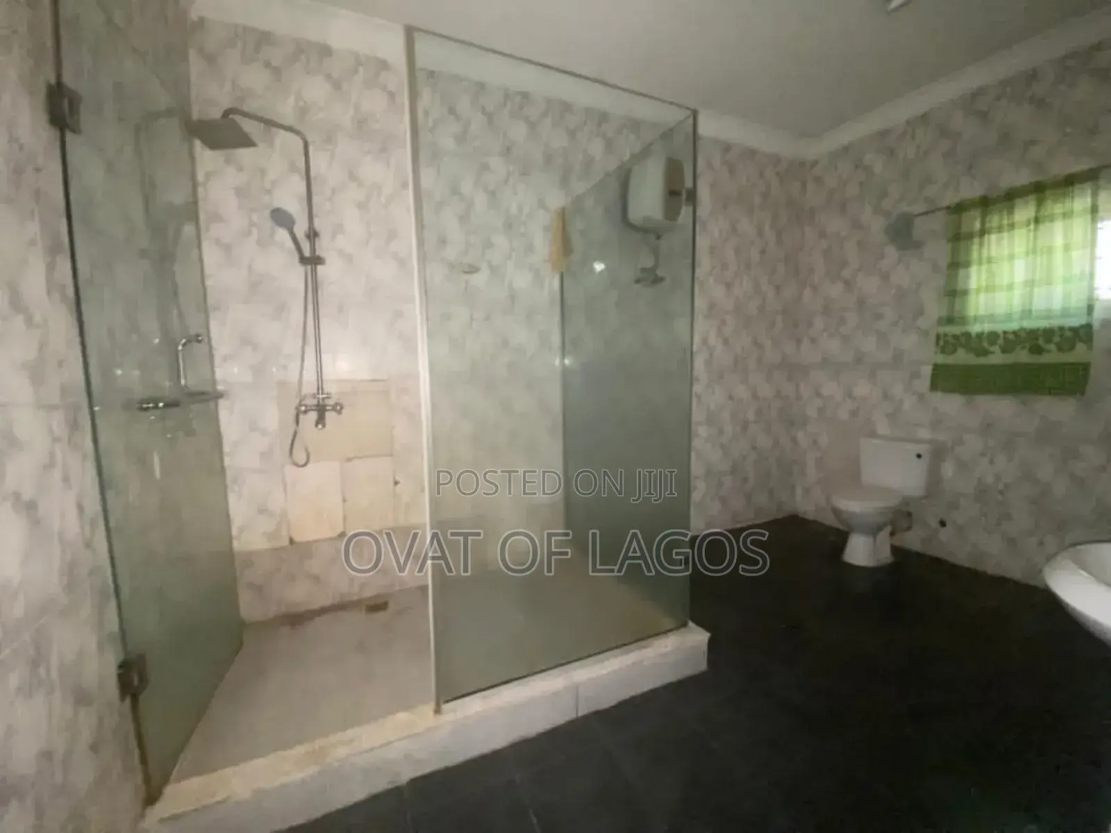 5bdrm Duplex in Chevron Toll Gate for rent in Chevron