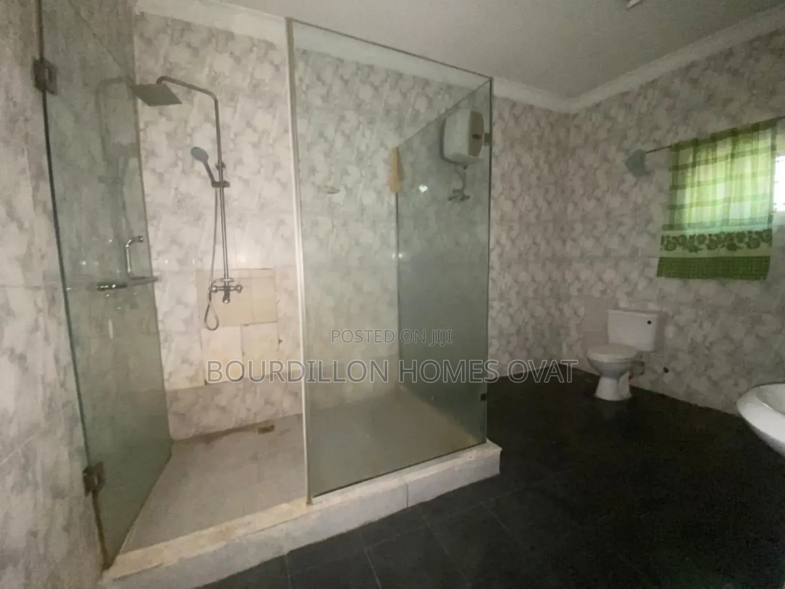 5bdrm Duplex in Chevron Toll Gate for rent in Chevron