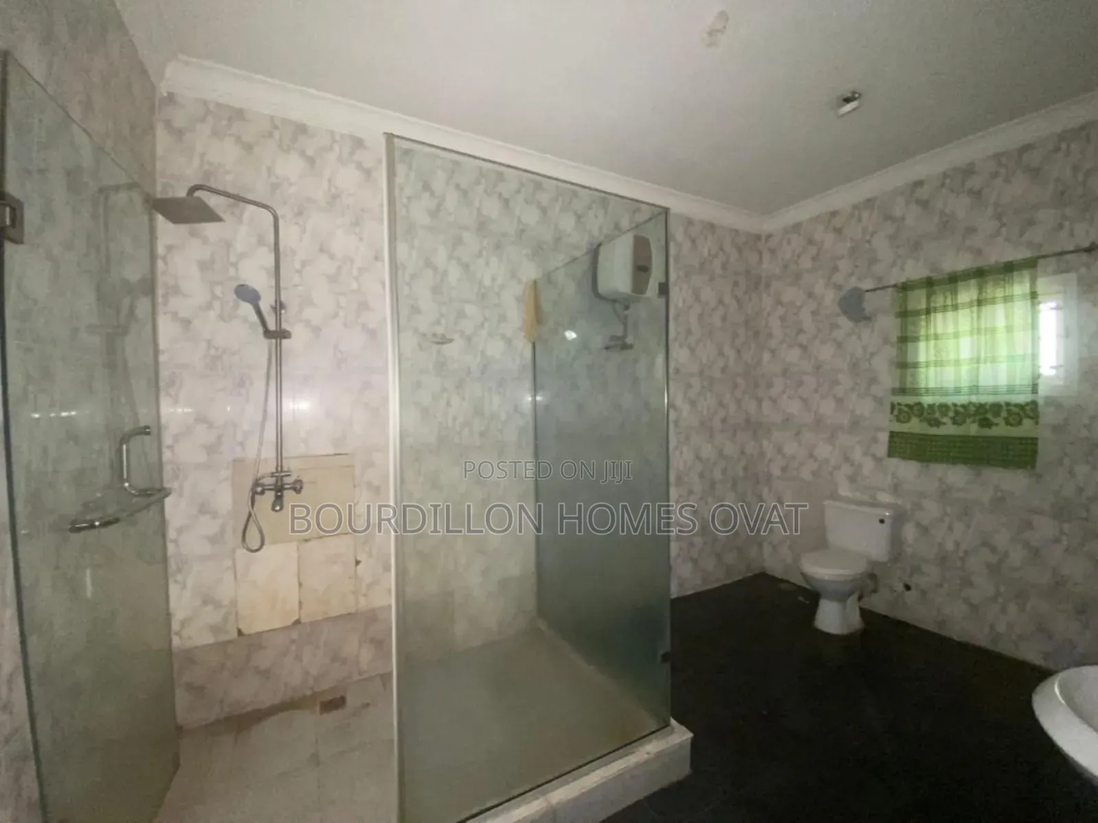 5bdrm Duplex in Chevron Toll Gate for rent in Chevron