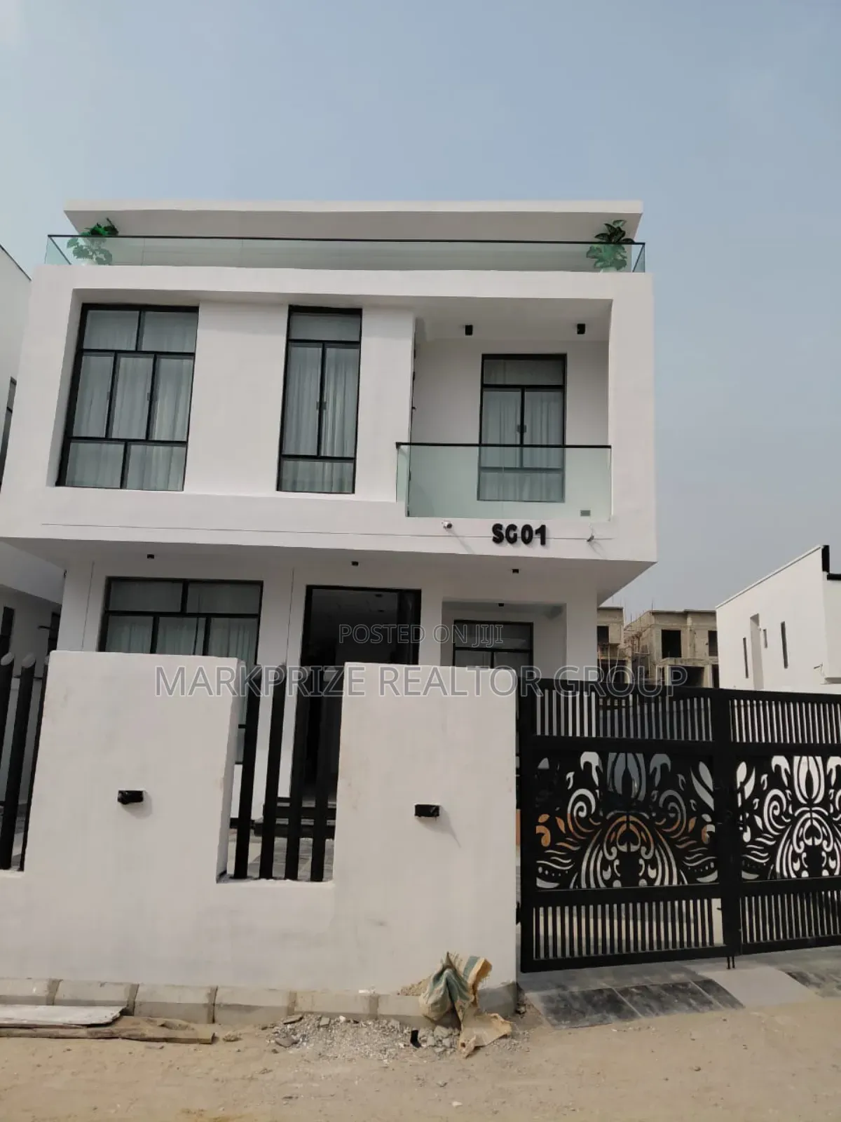Furnished 5bdrm Duplex in Chevron for sale in Chevron