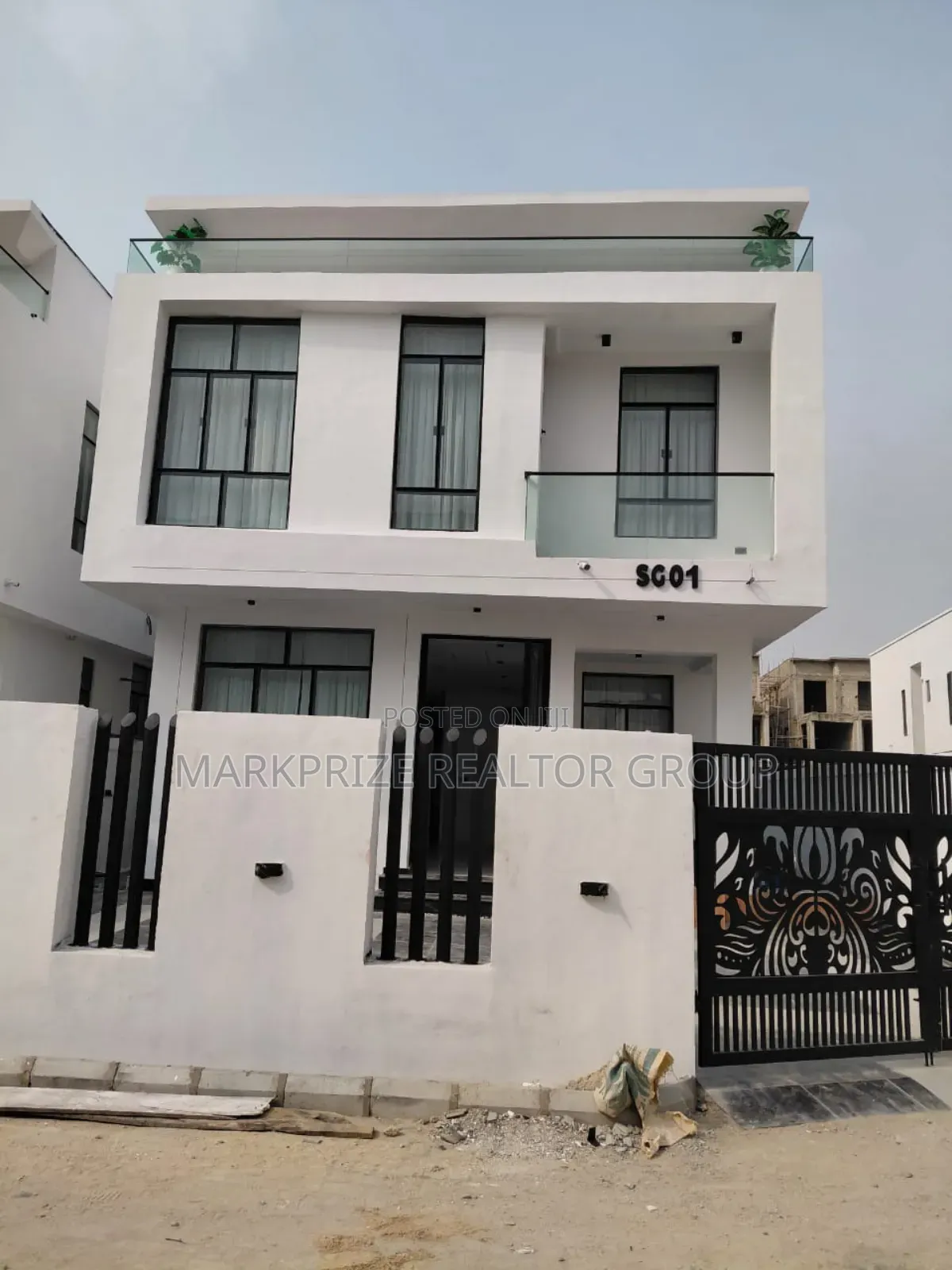 Furnished 5bdrm Duplex in Chevron for sale in Chevron
