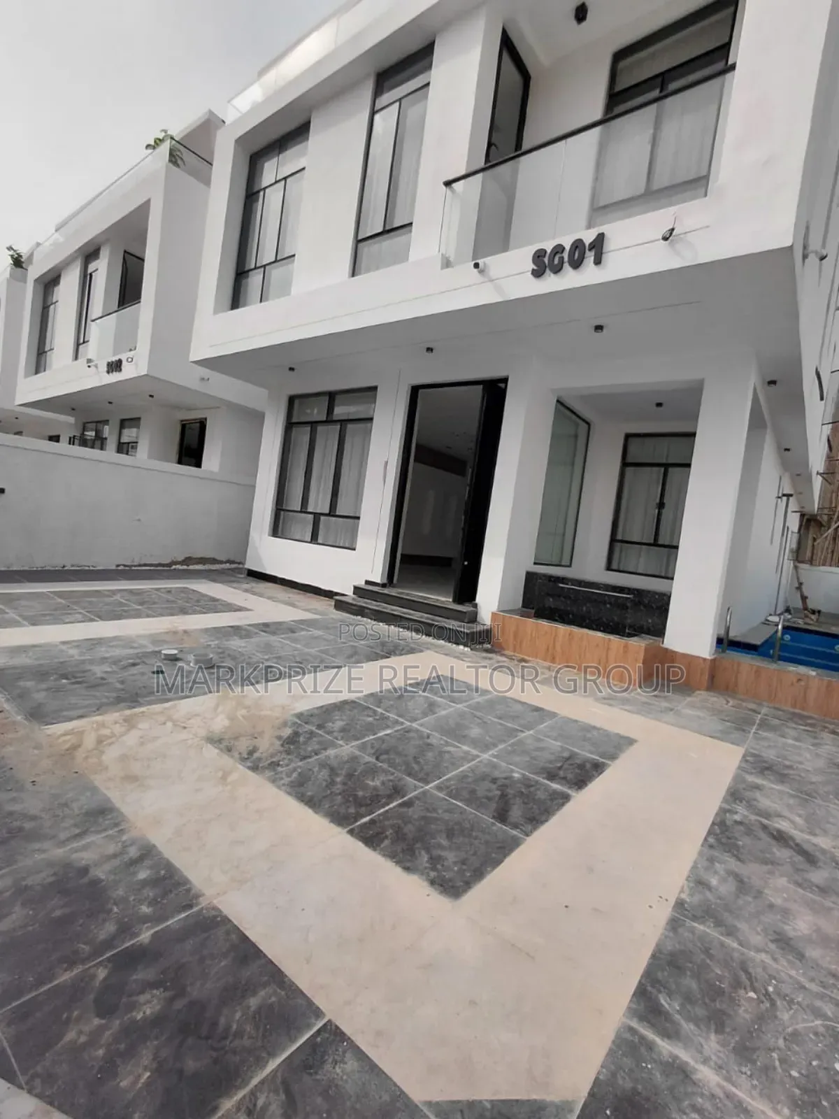 Furnished 5bdrm Duplex in Chevron for sale in Chevron