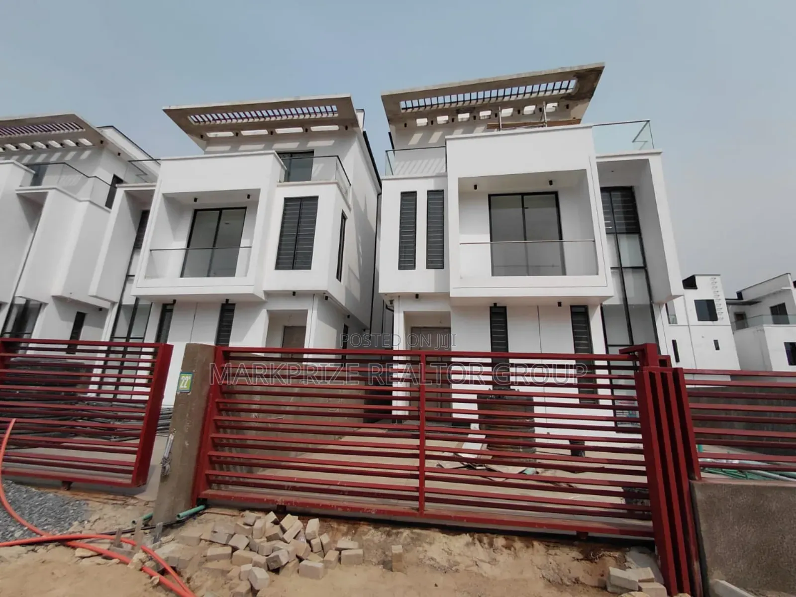 Furnished 5bdrm Duplex in Chevron for sale in Chevron