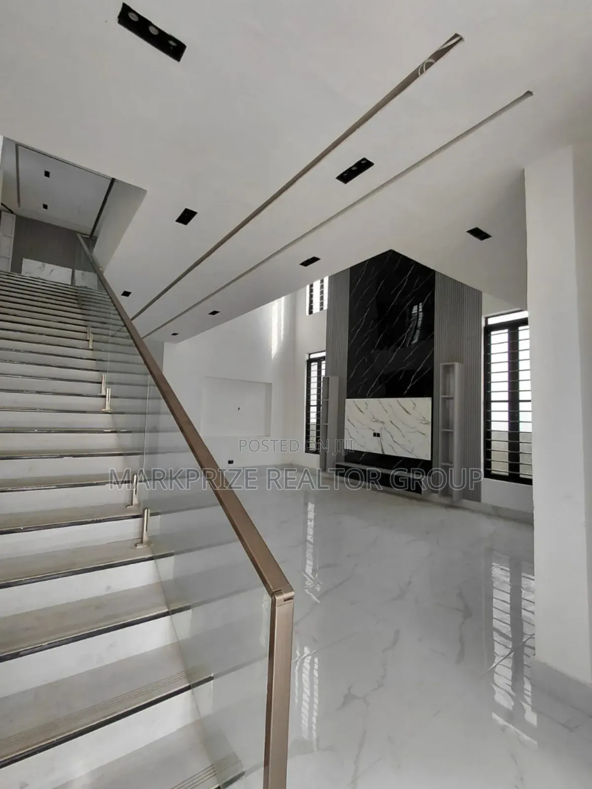 Furnished 5bdrm Duplex in Chevron for sale in Chevron