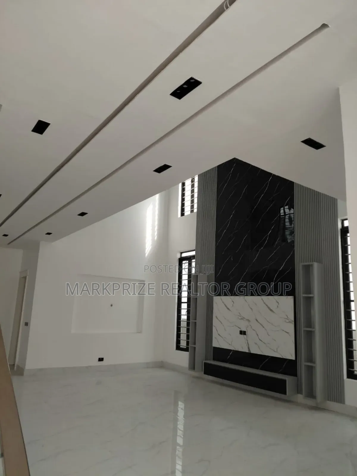 Furnished 5bdrm Duplex in Chevron for sale in Chevron