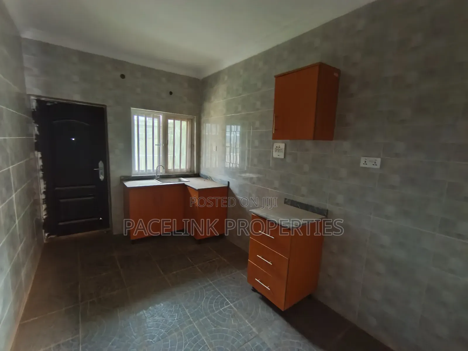 3bdrm Block of Flats in Ipaja / Ipaja for sale in Ipaja / Ipaja